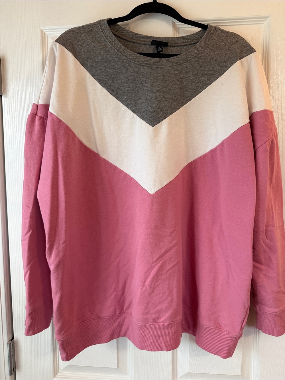 torrid Gray, Pink, & Black Pullover Chevron Sweatshirt